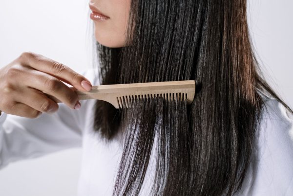 por qué se encrespa el pelo